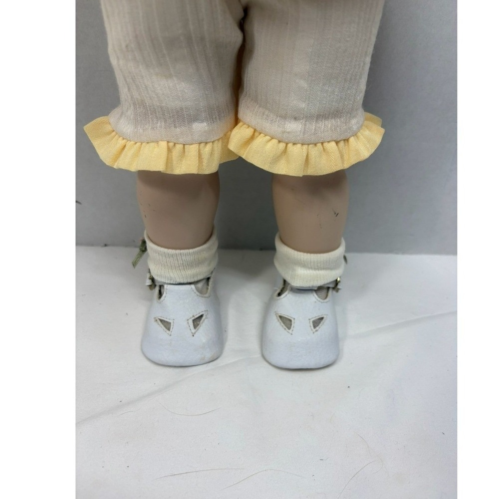 Geppeddo Porcelain Collector Doll 20" Yellow Dress Bloomers Blue Eyes Brown Hair - Picture 3 of 7